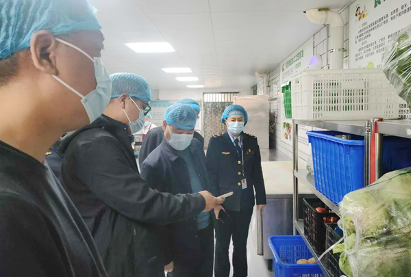 鄭州經開區市場監管局祥云市場監管所督導檢查校園食品安全工作，探索精準化食安服務新模式